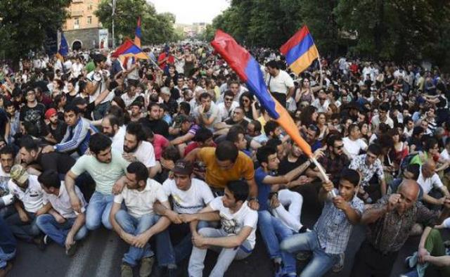 В Ереване стартовал очередной митинг